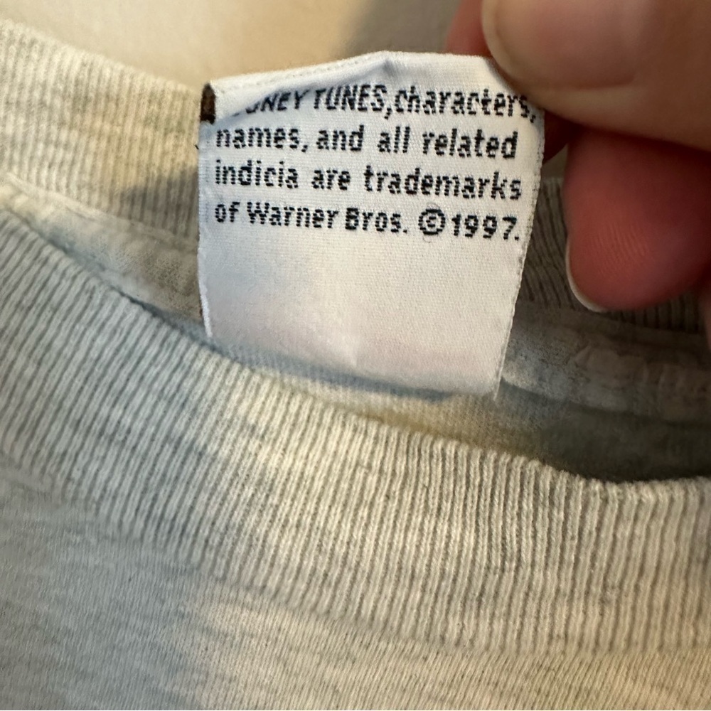 Vintage 1997 Looney Tunes tweety bird graphic tee shirt - Picture 5 of 5